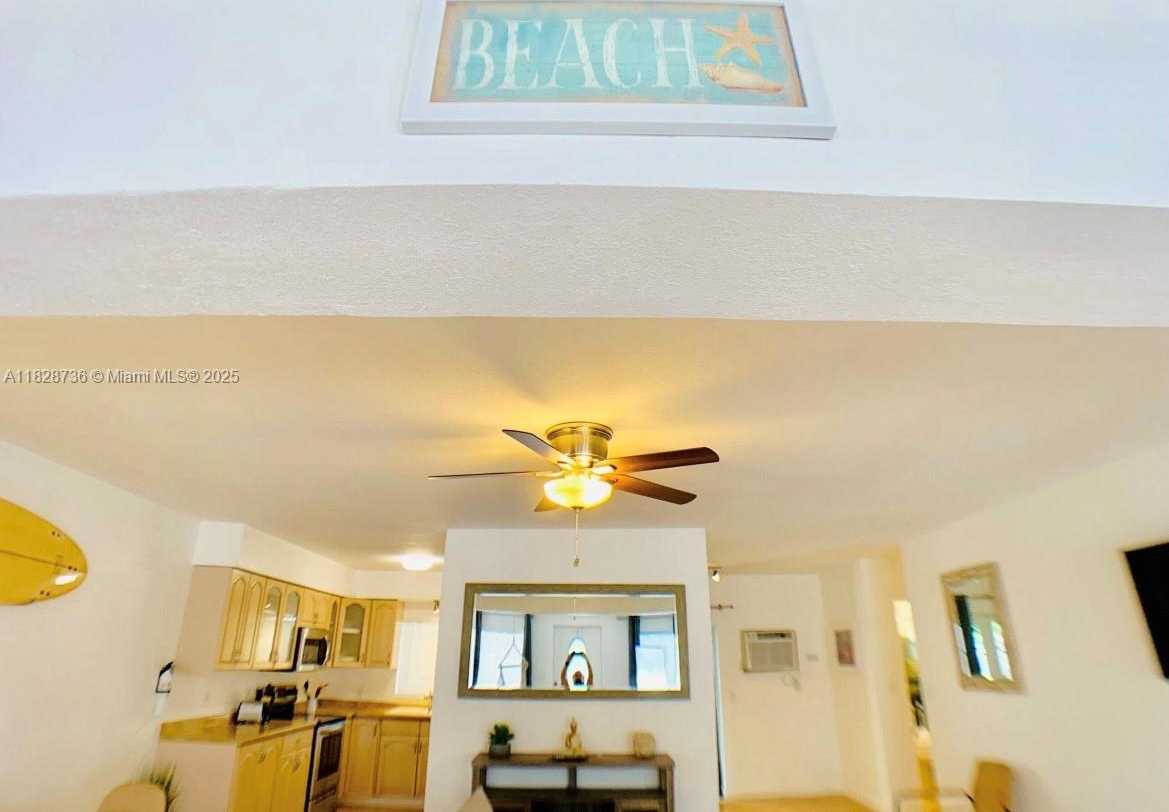 Small Image of 2029 PIERCE ST #4, Hollywood Number 21