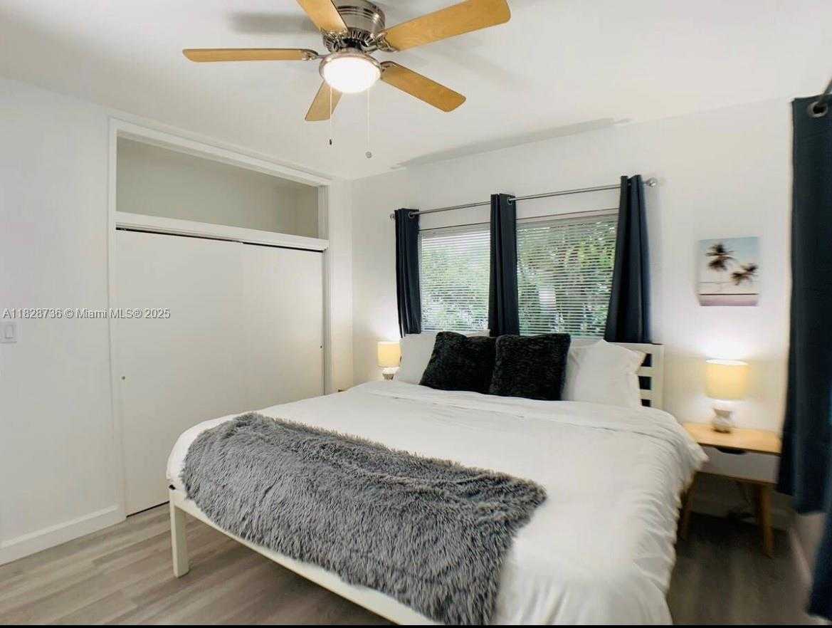 Small Image of 2029 PIERCE ST #4, Hollywood Number 23