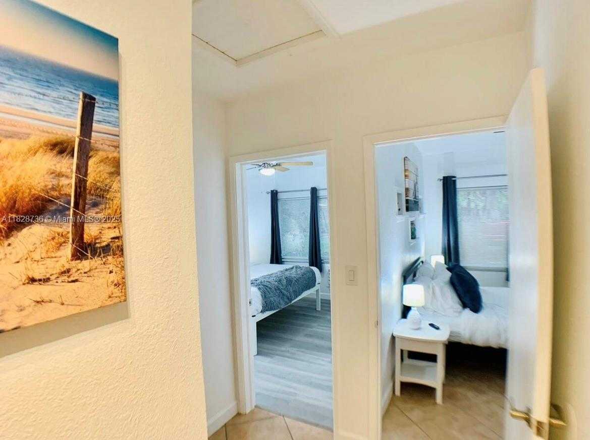 Small Image of 2029 PIERCE ST #4, Hollywood Number 24