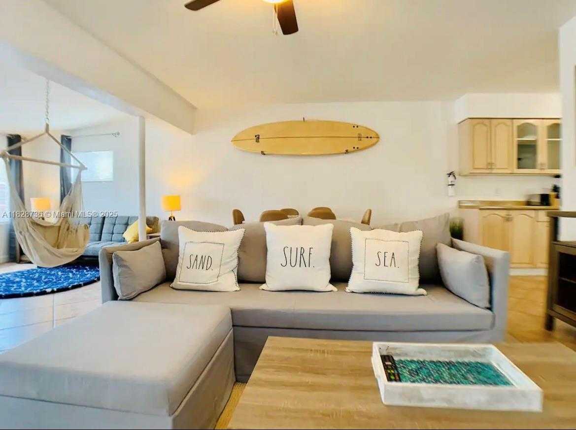 Small Image of 2029 PIERCE ST #4, Hollywood Number 3