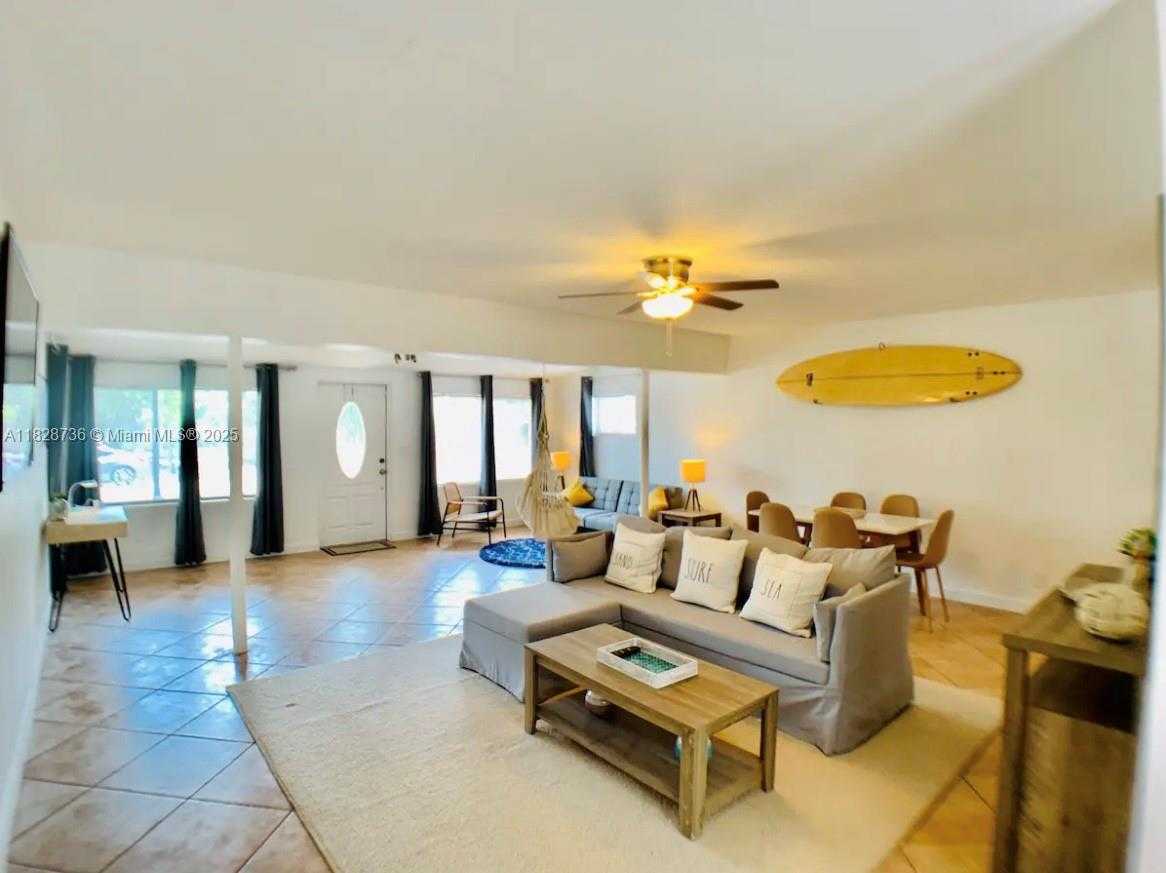 Small Image of 2029 PIERCE ST #4, Hollywood Number 4