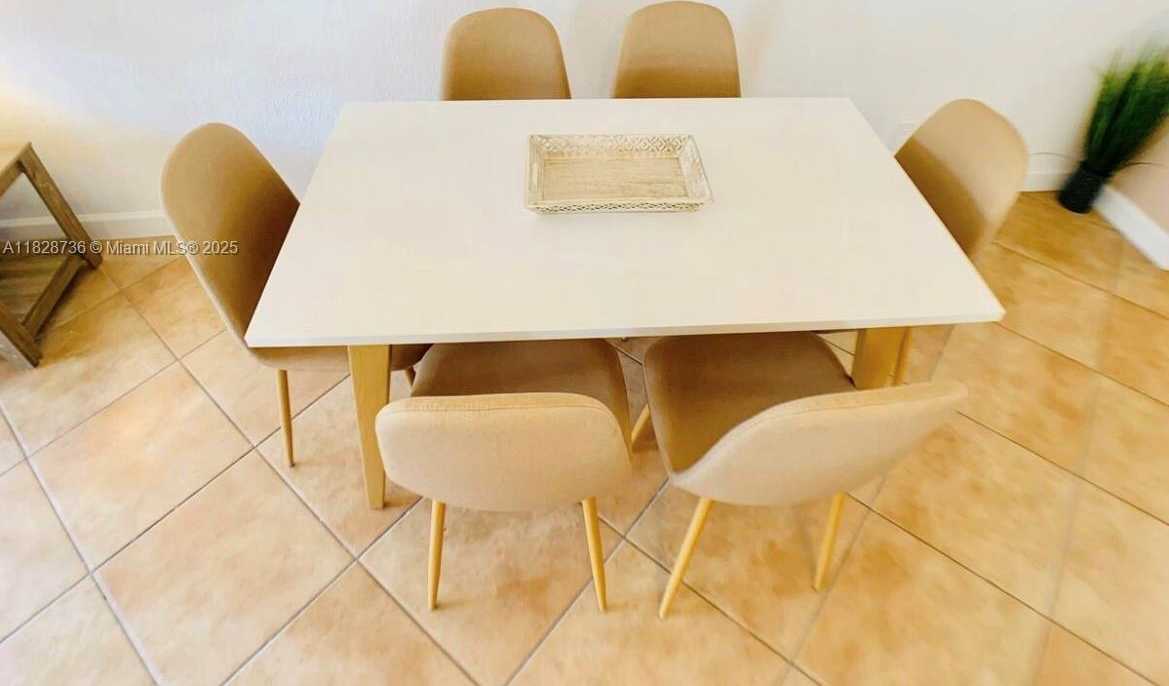 Small Image of 2029 PIERCE ST #4, Hollywood Number 6