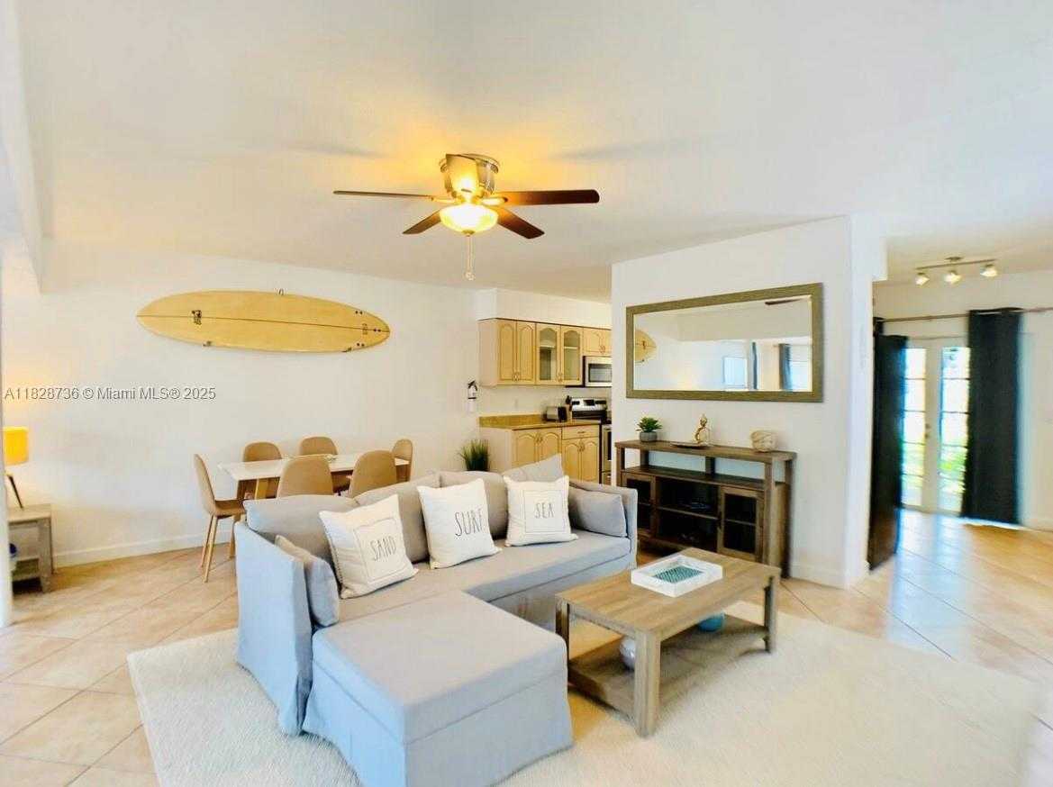 Small Image of 2029 PIERCE ST #4, Hollywood Number 8