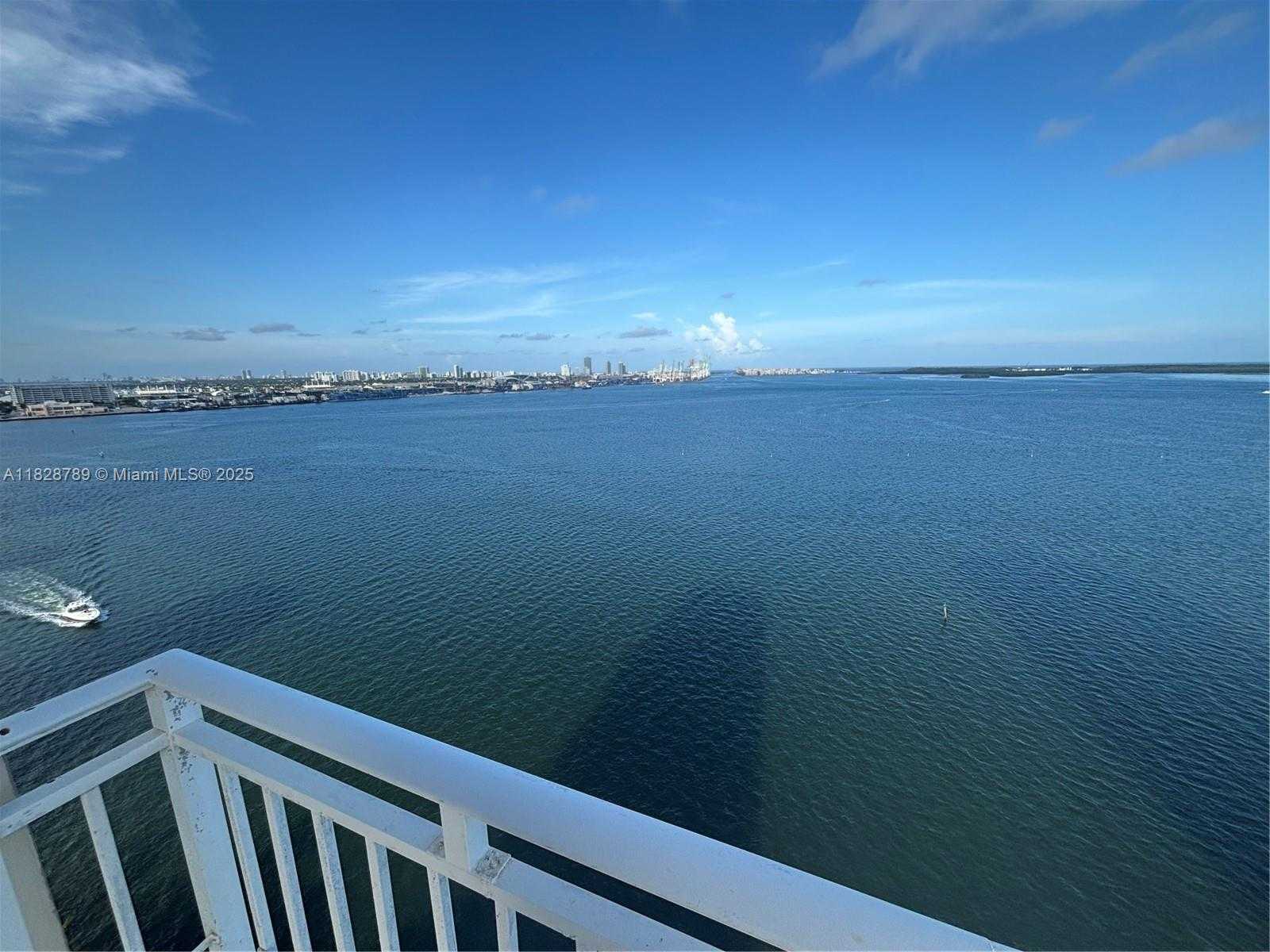 Small Image of 770 CLAUGHTON ISLAND DR #2116, Miami Number 16