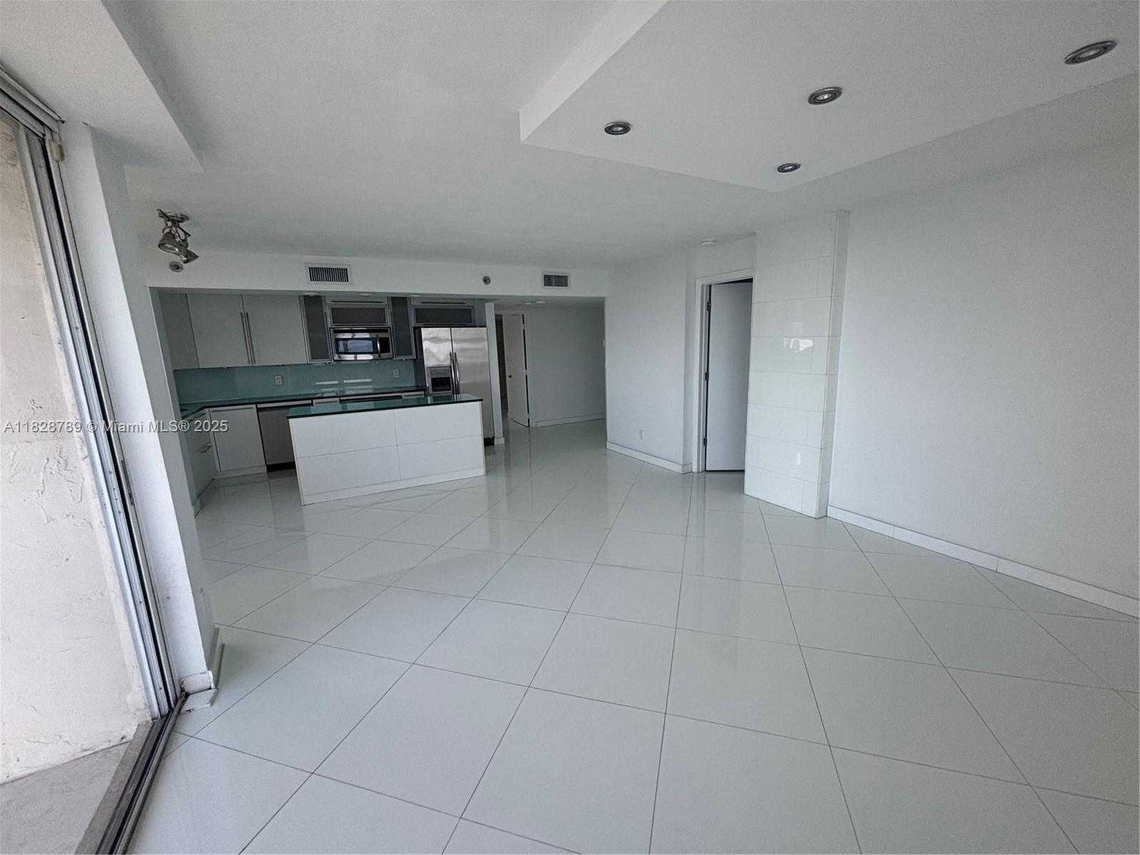 Small Image of 770 CLAUGHTON ISLAND DR #2116, Miami Number 19