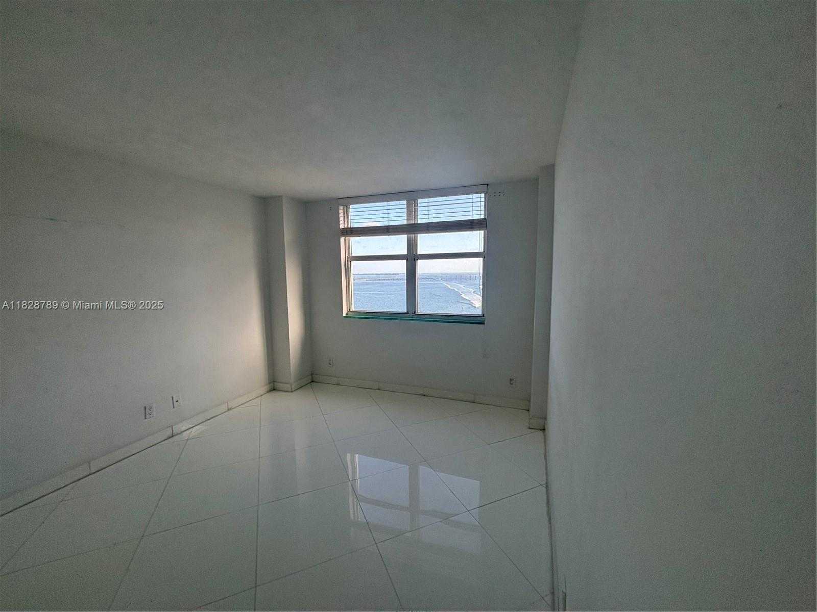 Small Image of 770 CLAUGHTON ISLAND DR #2116, Miami Number 23