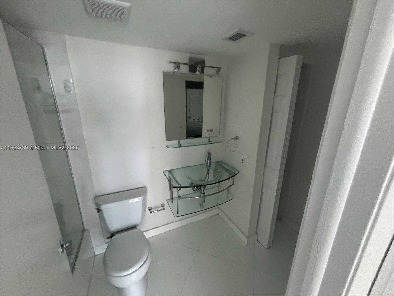 Small Image of 770 CLAUGHTON ISLAND DR #2116, Miami Number 24