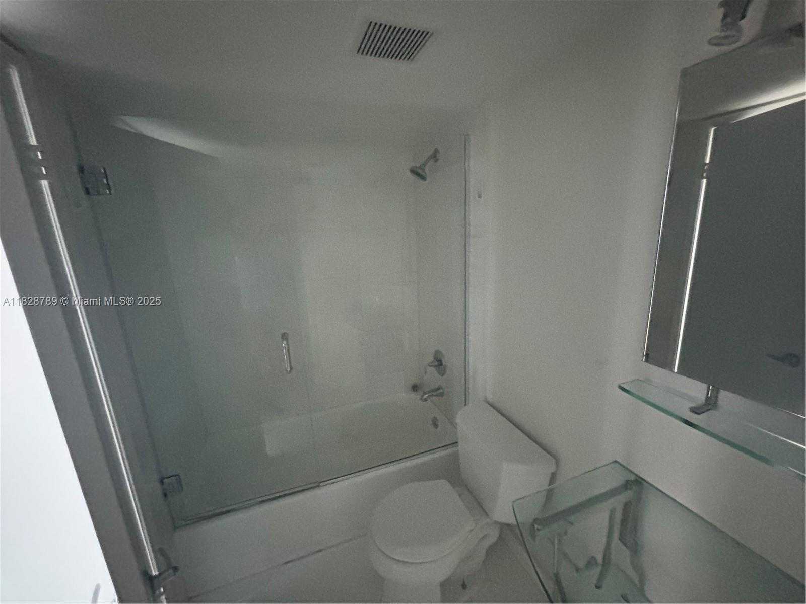 Small Image of 770 CLAUGHTON ISLAND DR #2116, Miami Number 25