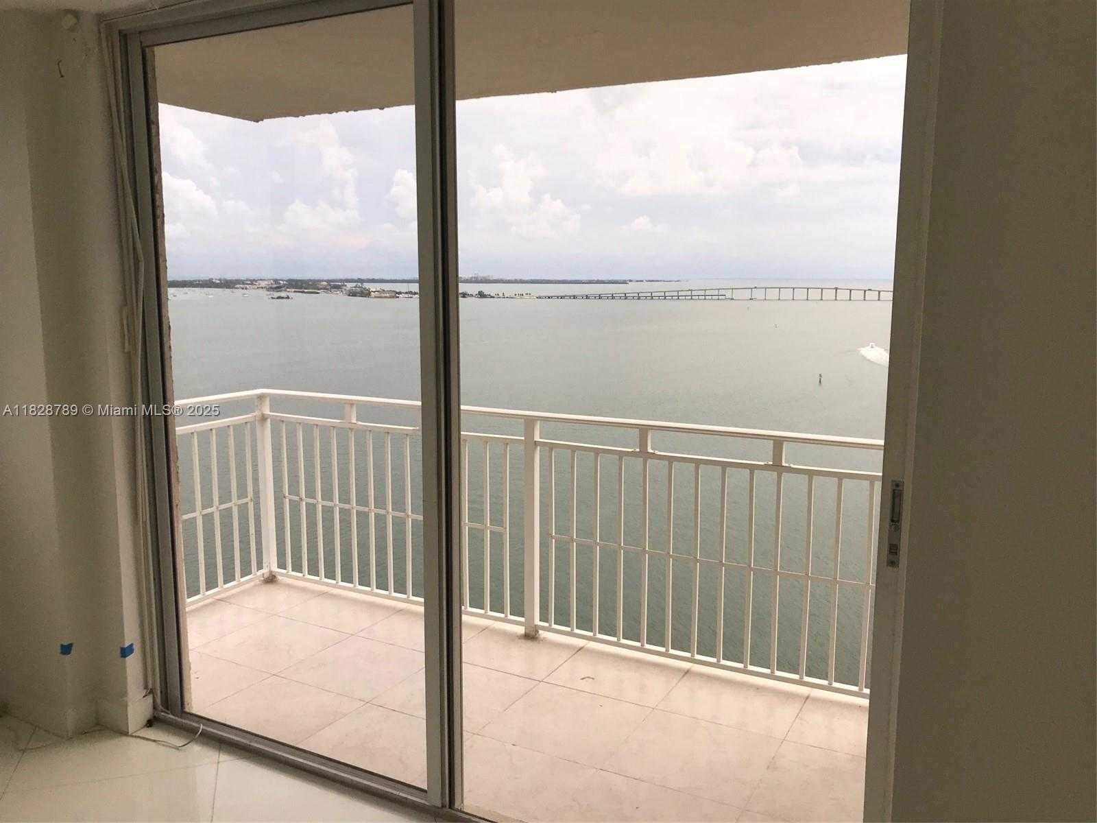 Small Image of 770 CLAUGHTON ISLAND DR #2116, Miami Number 3
