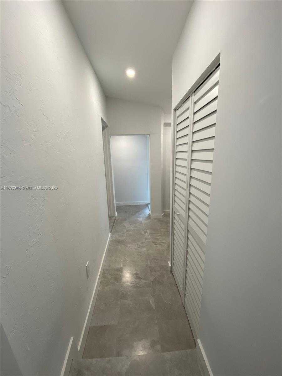 Small Image of 5843 SOUTH WEST 62ND ST, Miami Number 12