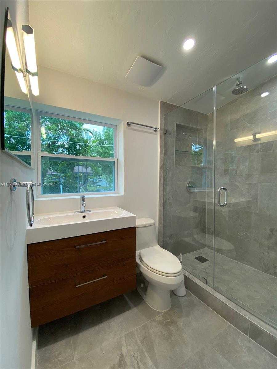 Small Image of 5843 SOUTH WEST 62ND ST, Miami Number 4