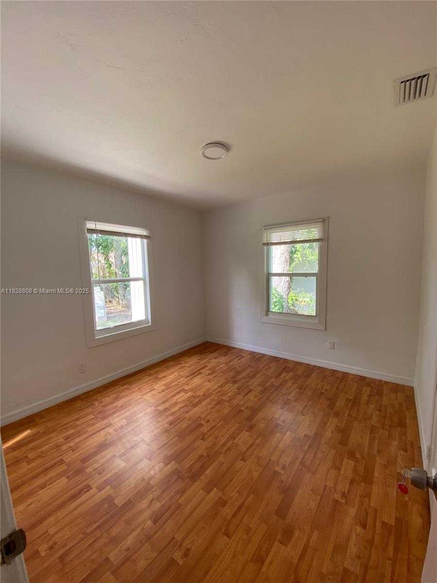 Small Image of 5843 SOUTH WEST 62ND ST, Miami Number 7