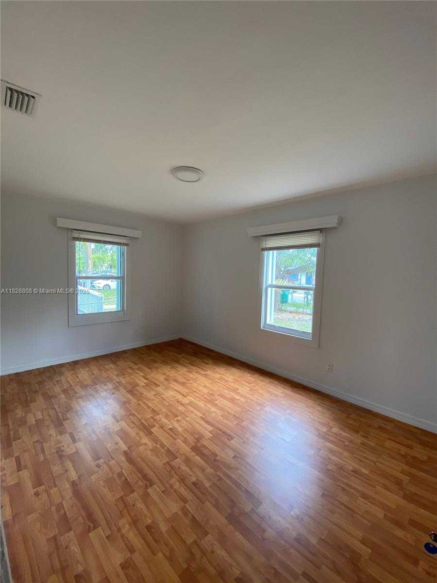 Small Image of 5843 SOUTH WEST 62ND ST, Miami Number 8