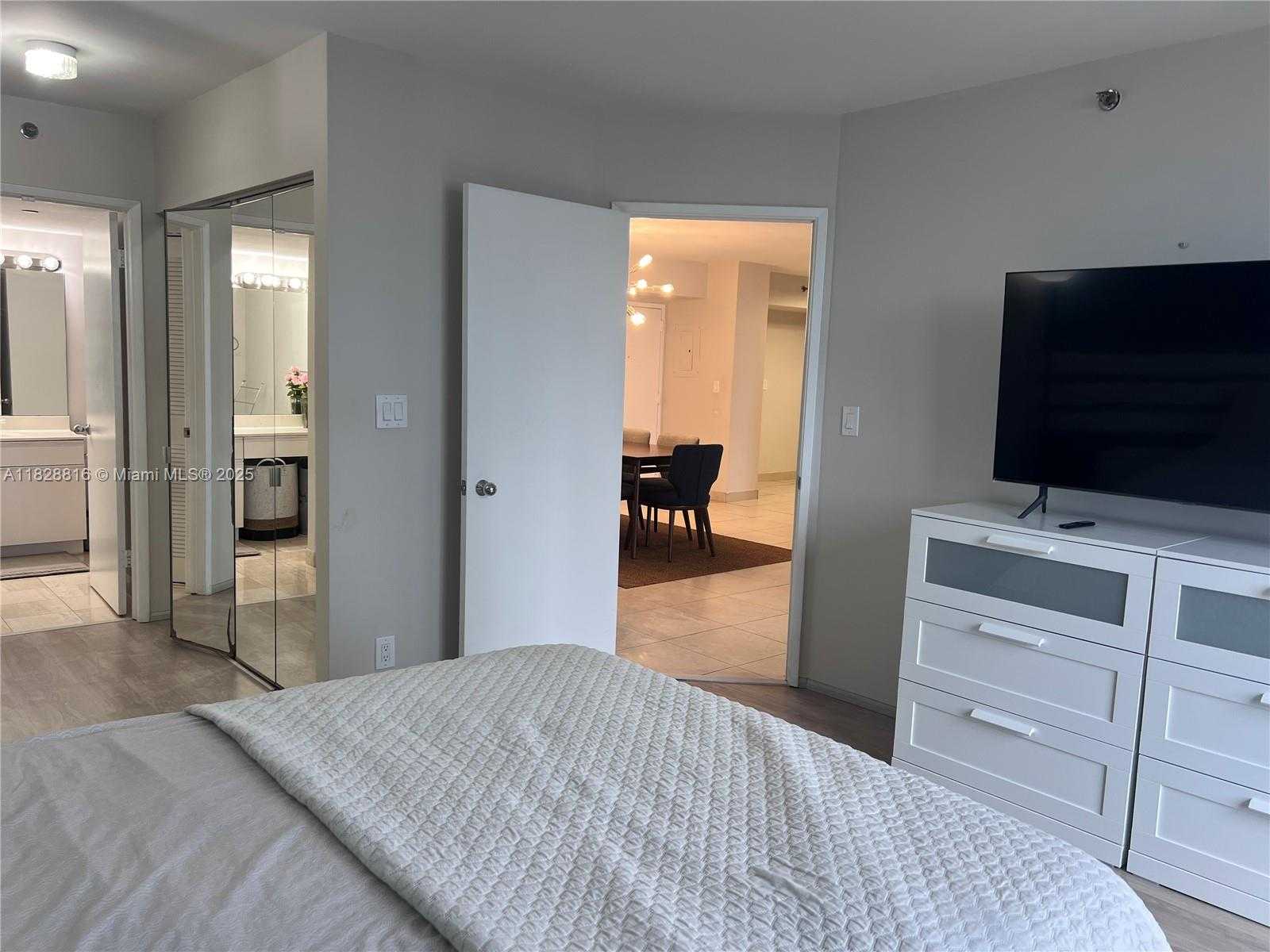 Small Image of 3600 MYSTIC POINTE DR #1510, Aventura Number 11