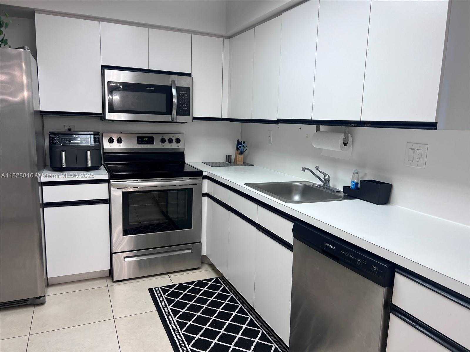 Small Image of 3600 MYSTIC POINTE DR #1510, Aventura Number 7
