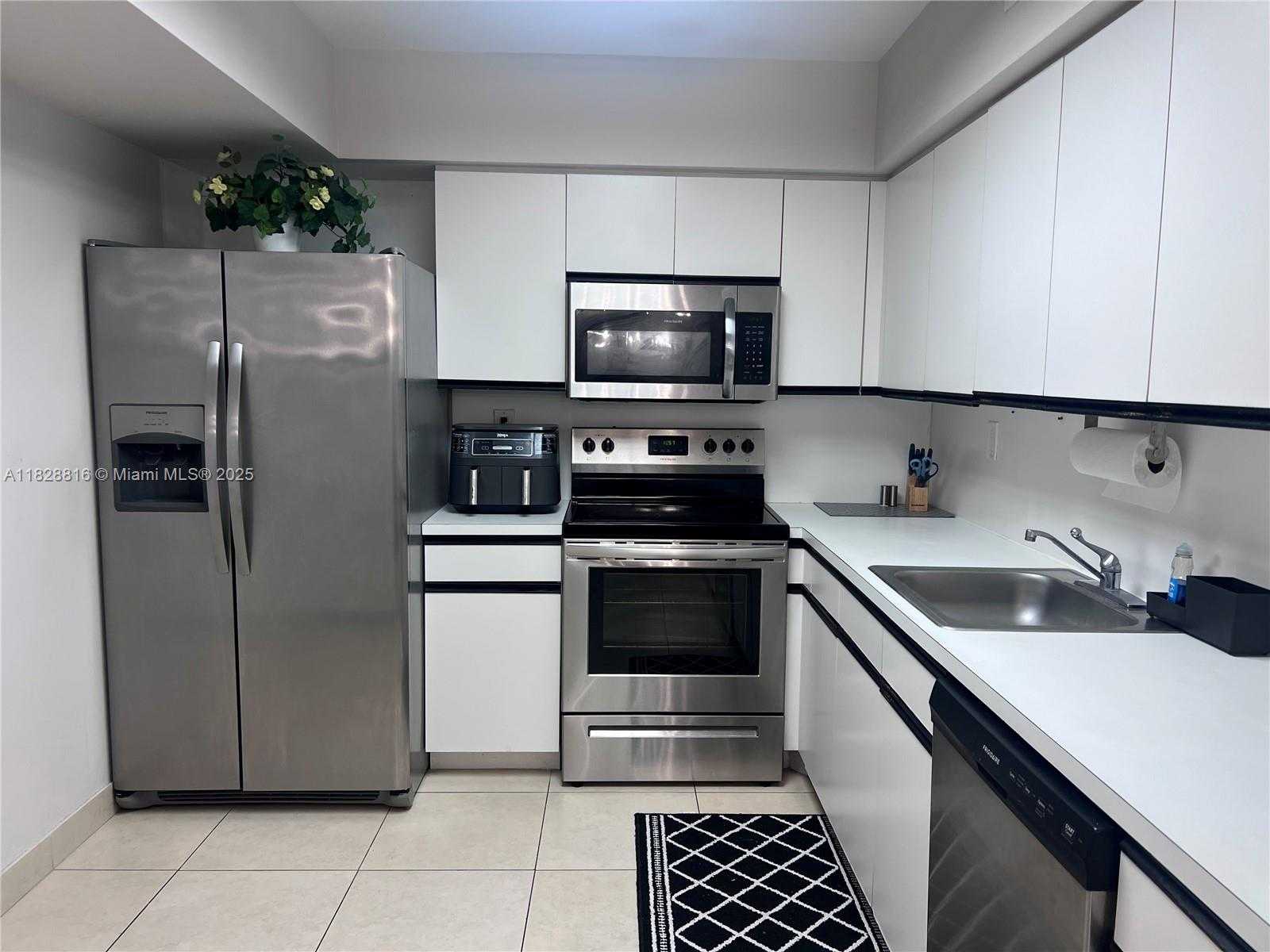 Small Image of 3600 MYSTIC POINTE DR #1510, Aventura Number 8