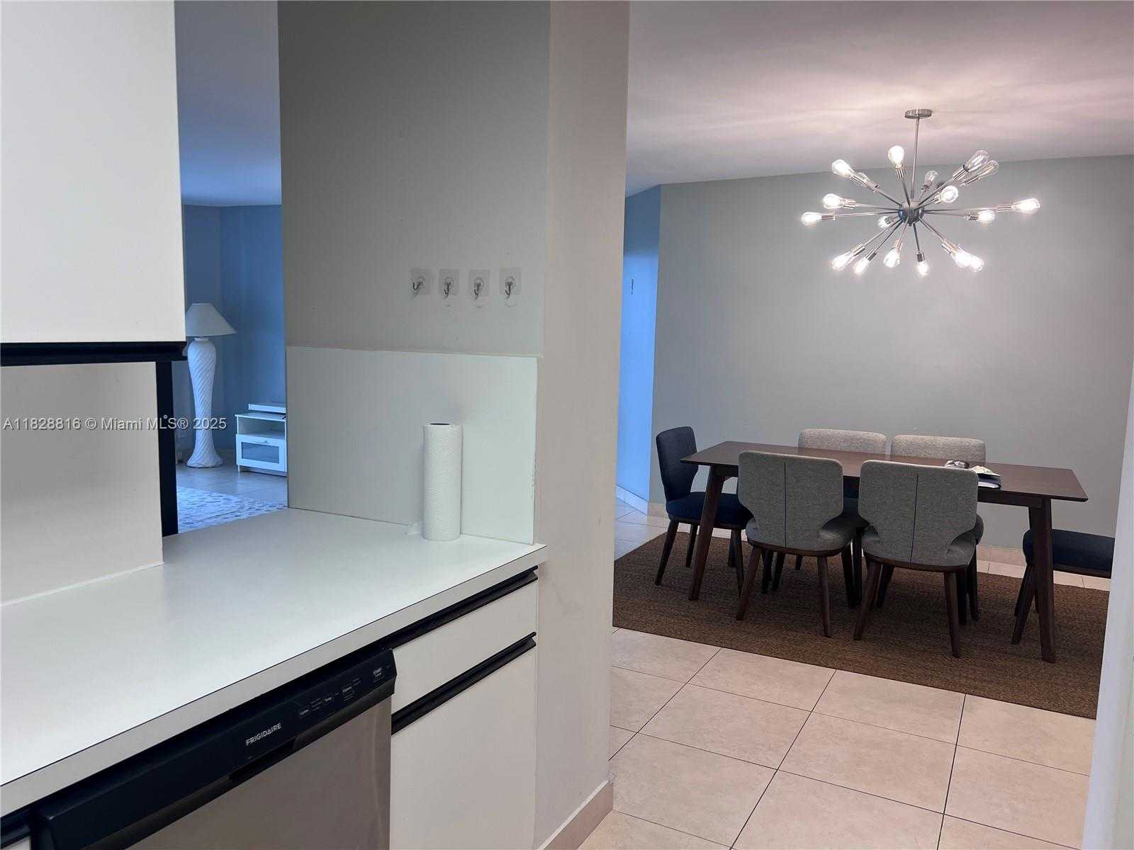 Small Image of 3600 MYSTIC POINTE DR #1510, Aventura Number 9