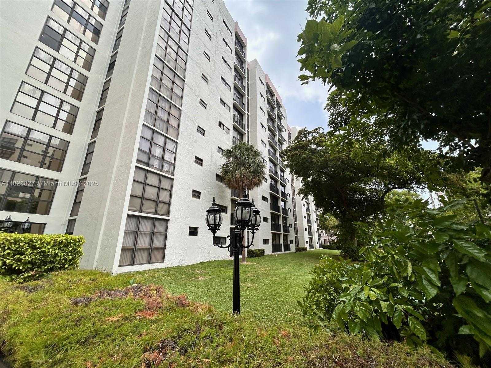 Small Image of 17021 NORTH BAY RD #120, Sunny Isles Beach Number 10