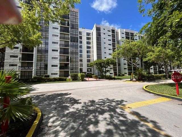 Small Image of 17021 NORTH BAY RD #120, Sunny Isles Beach Number 12