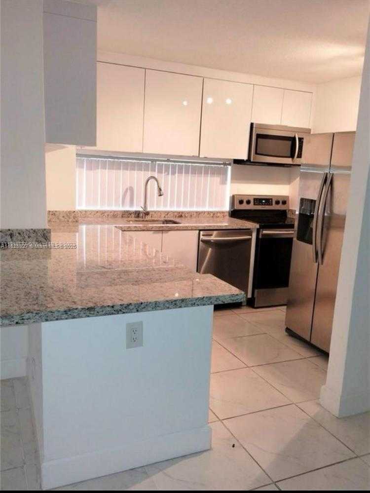 Small Image of 17021 NORTH BAY RD #120, Sunny Isles Beach Number 14