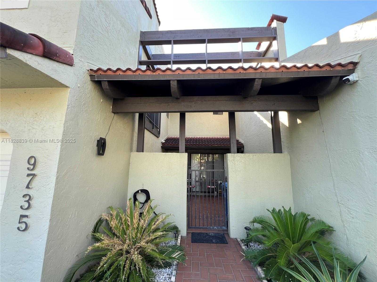 Small Image of 9735 COSTA DEL SOL BLVD #F-101, Doral Number 4