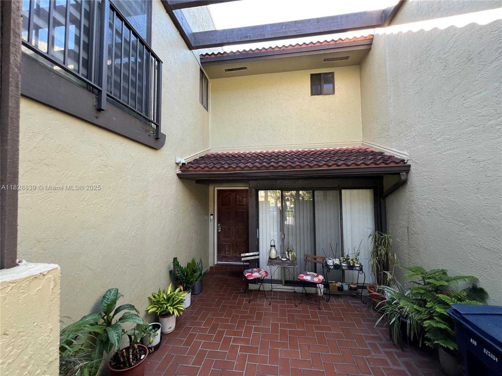 Small Image of 9735 COSTA DEL SOL BLVD #F-101, Doral Number 5