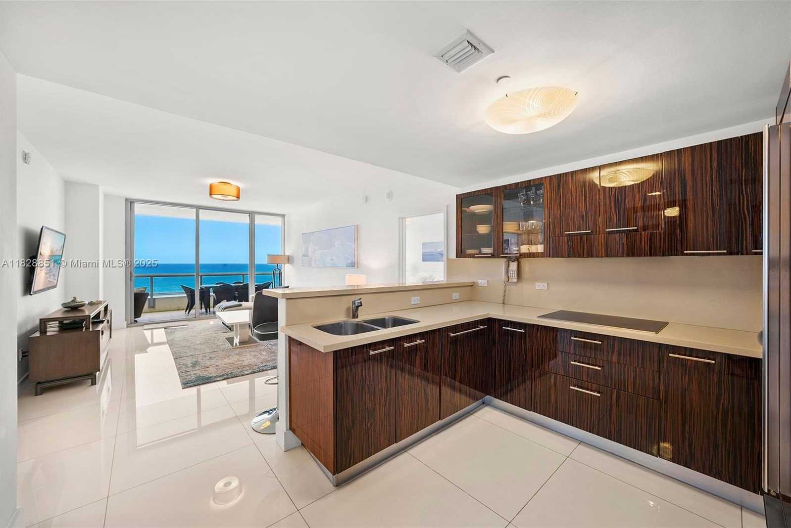 Small Image of 6799 COLLINS AVE #1704, Miami Beach Number 11