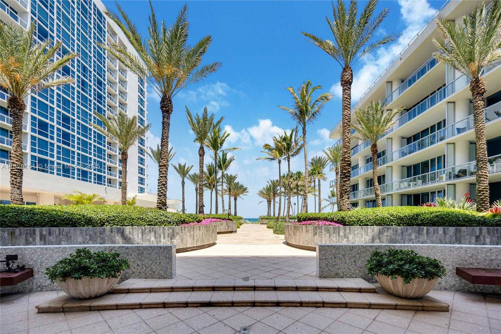 Small Image of 6799 COLLINS AVE #1704, Miami Beach Number 23
