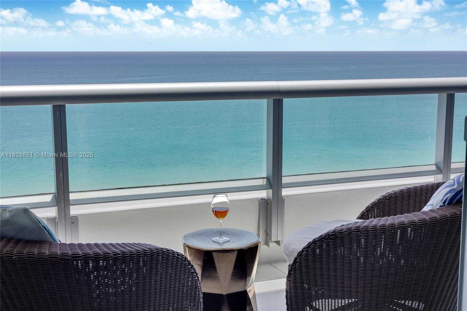 Small Image of 6799 COLLINS AVE #1704, Miami Beach Number 3