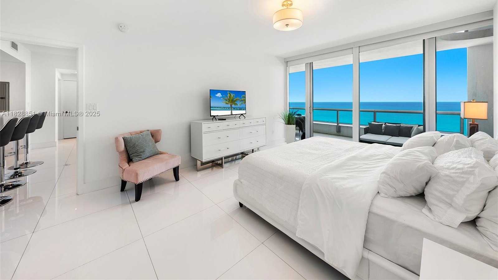 Small Image of 6799 COLLINS AVE #1704, Miami Beach Number 9