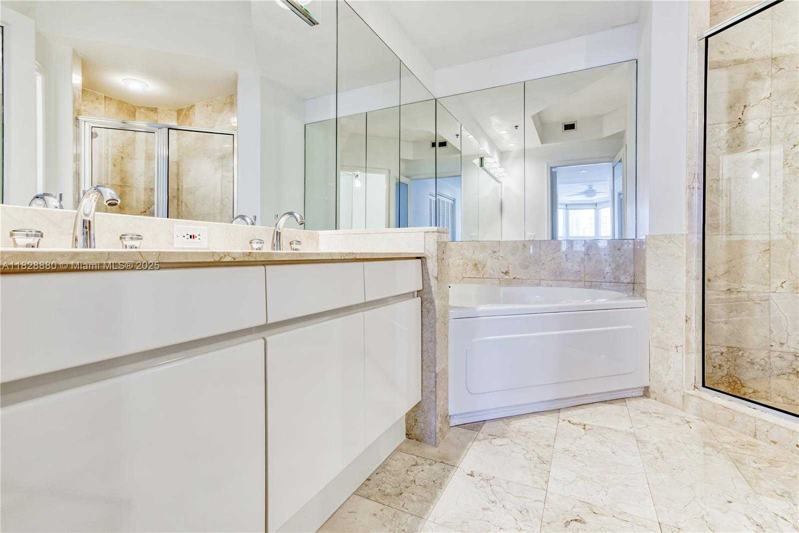 Small Image of 808 BRICKELL KEY DR #3005, Miami Number 11