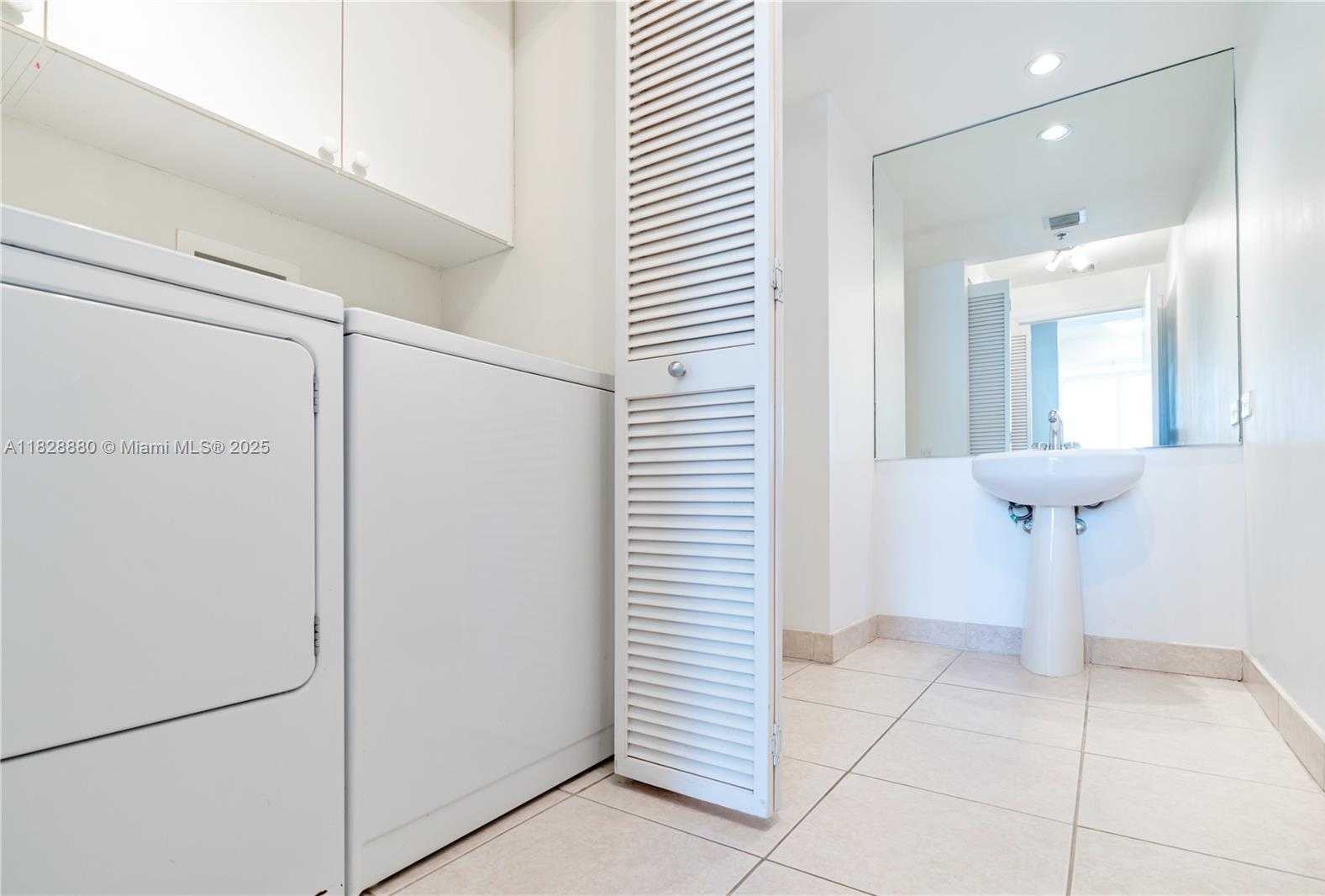 Small Image of 808 BRICKELL KEY DR #3005, Miami Number 17
