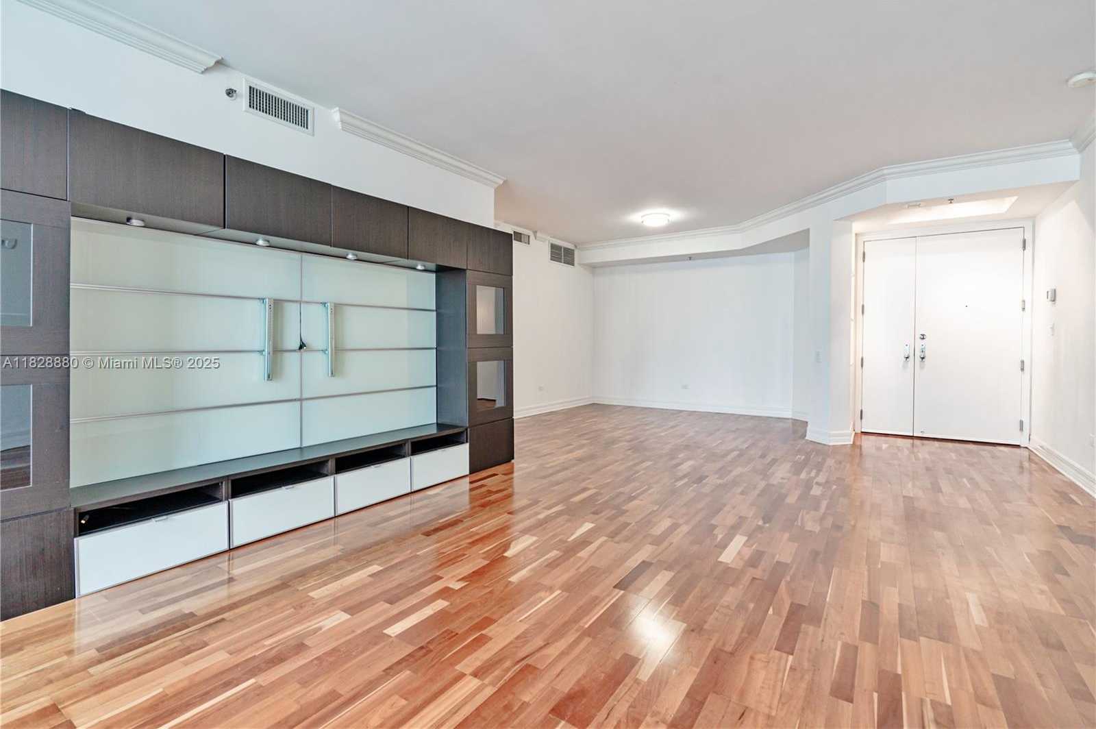 Small Image of 808 BRICKELL KEY DR #3005, Miami Number 2