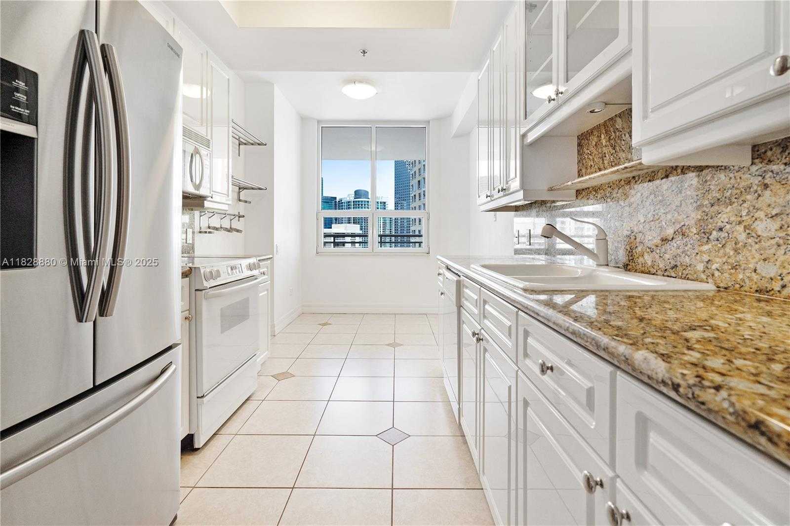 Small Image of 808 BRICKELL KEY DR #3005, Miami Number 4
