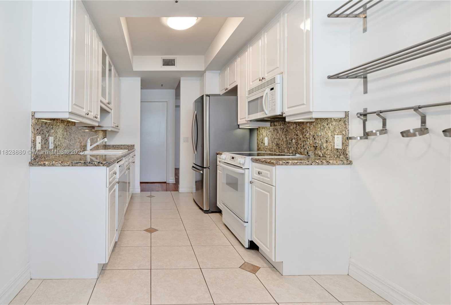 Small Image of 808 BRICKELL KEY DR #3005, Miami Number 5