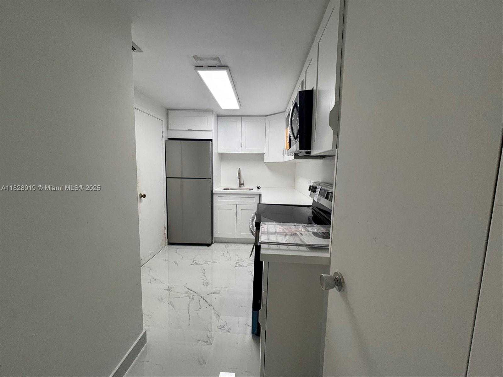 Small Image of 905 BRICKELL BAY DR #1823, Miami Number 2