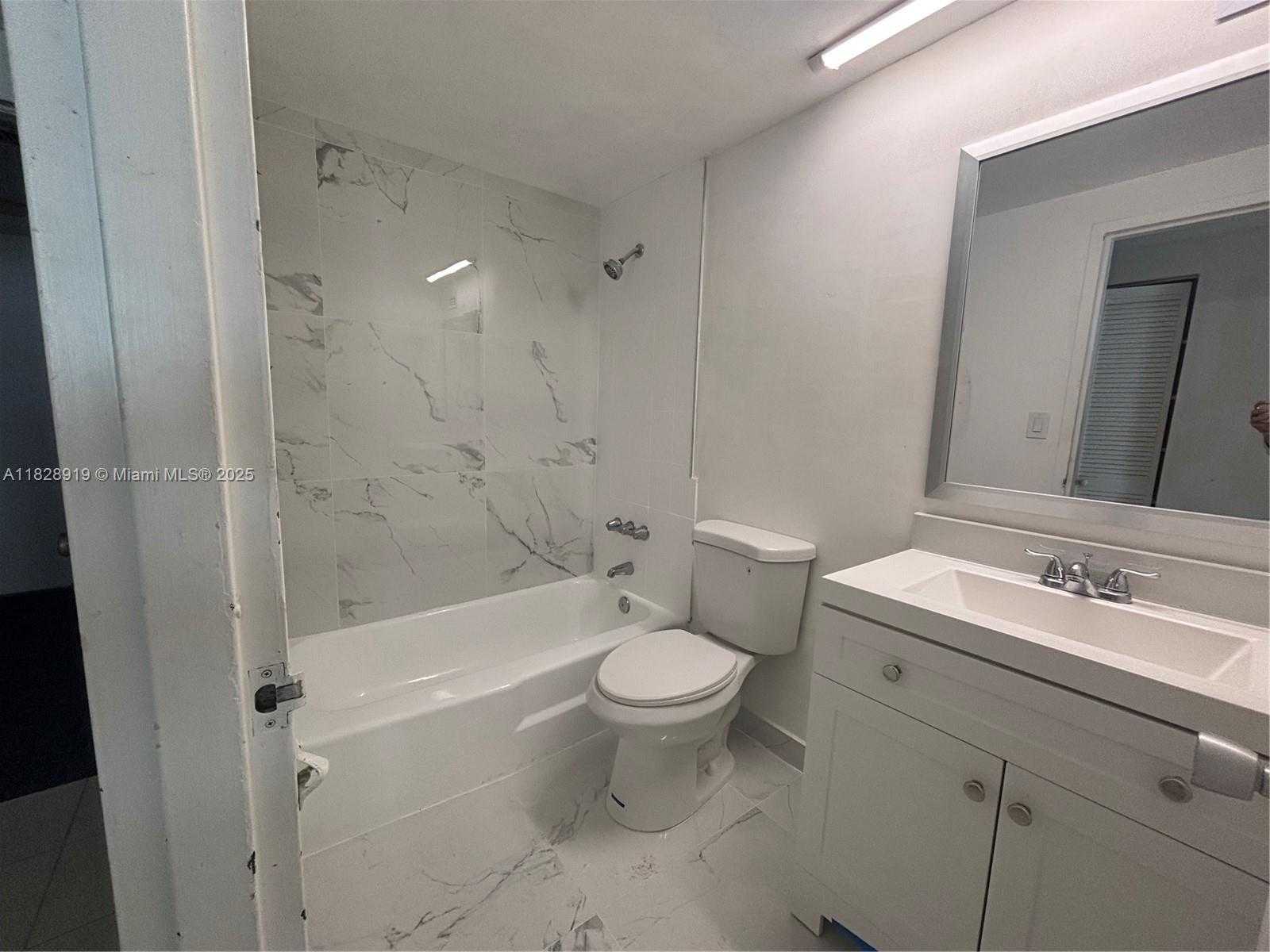 Small Image of 905 BRICKELL BAY DR #1823, Miami Number 3