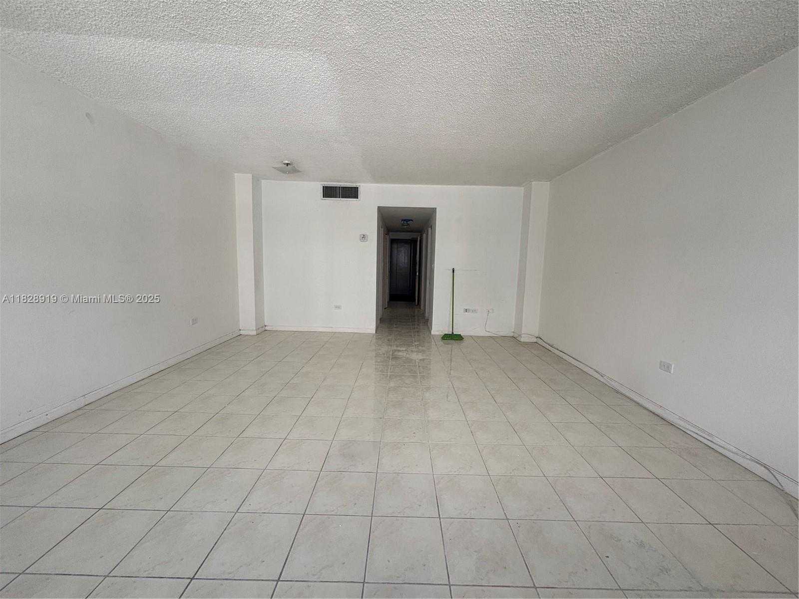 Small Image of 905 BRICKELL BAY DR #1823, Miami Number 4