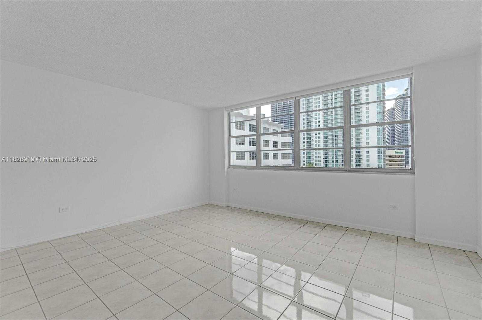 Small Image of 905 BRICKELL BAY DR #1823, Miami Number 5