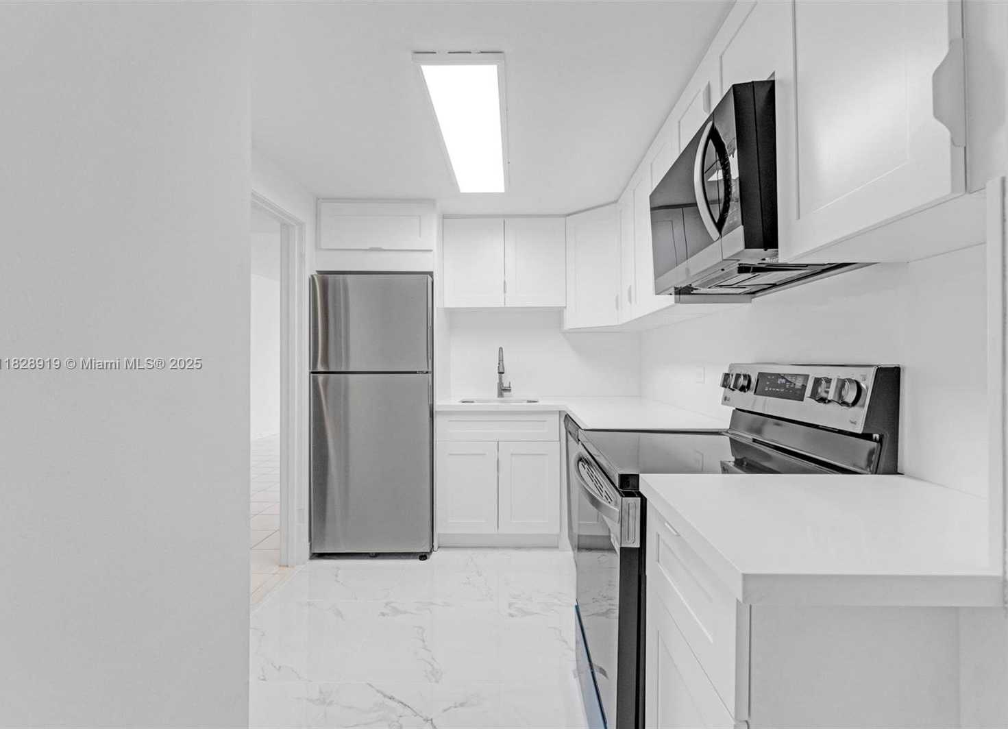 Small Image of 905 BRICKELL BAY DR #1823, Miami Number 6