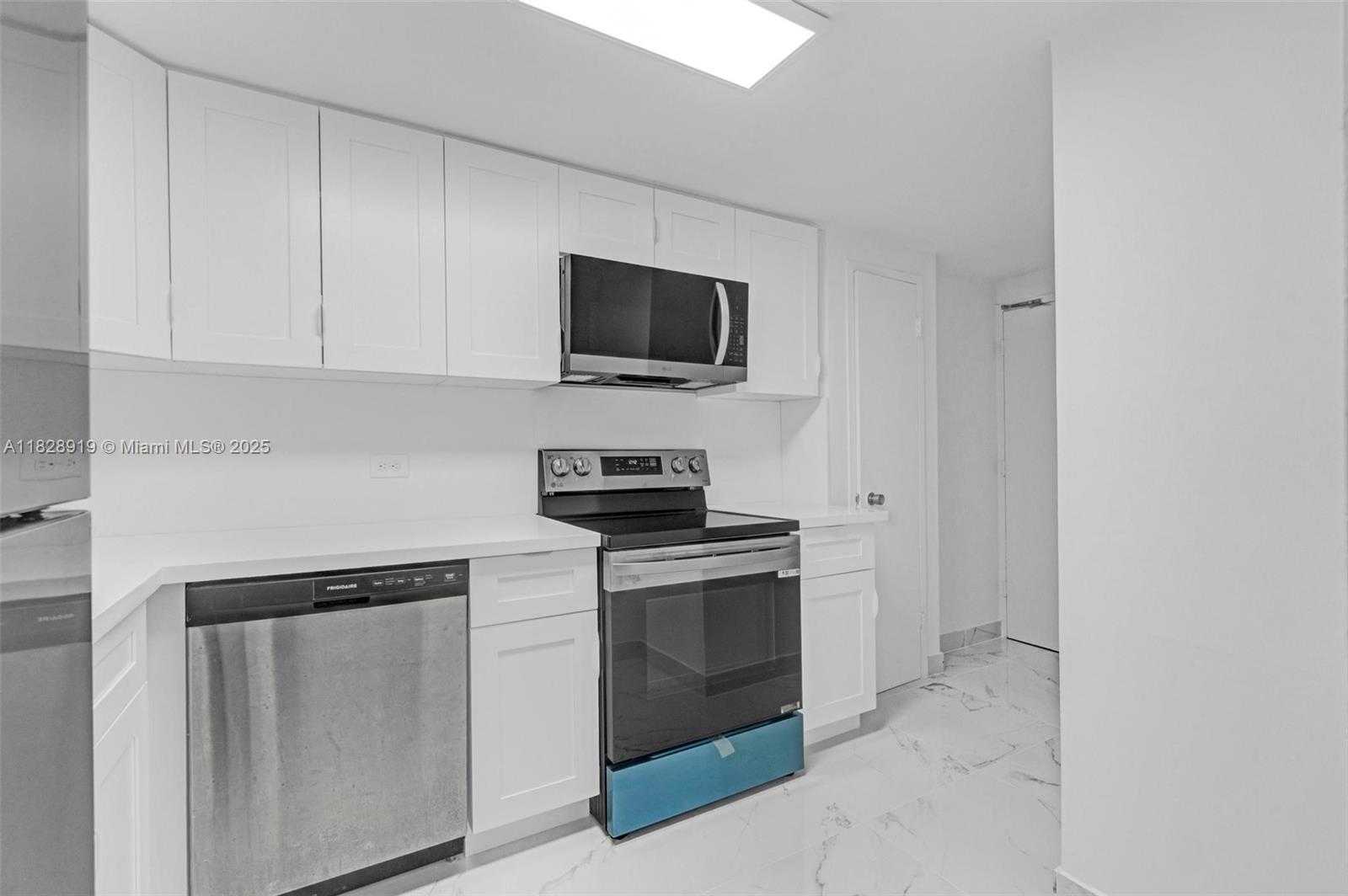 Small Image of 905 BRICKELL BAY DR #1823, Miami Number 8