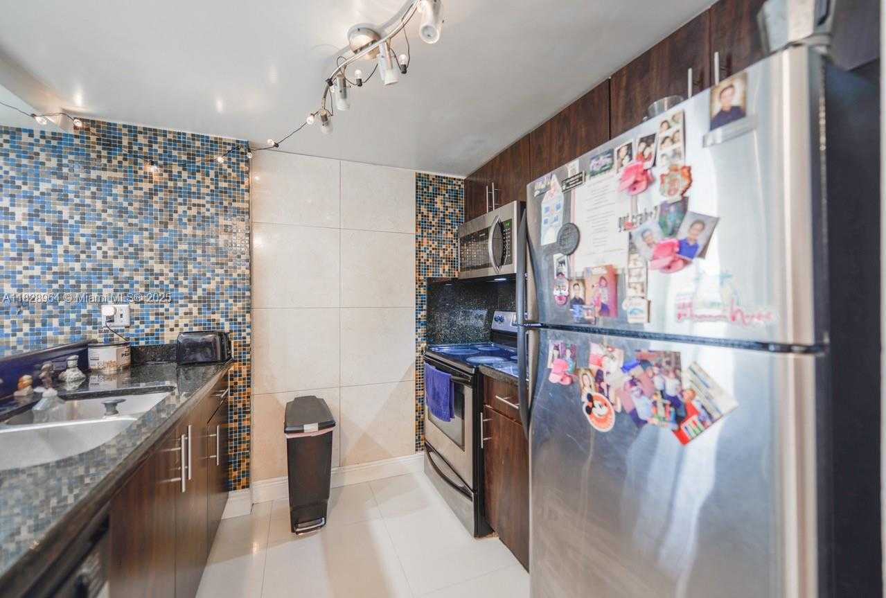 Small Image of 800 NORTH MIAMI AVE #E-809, Miami Number 6