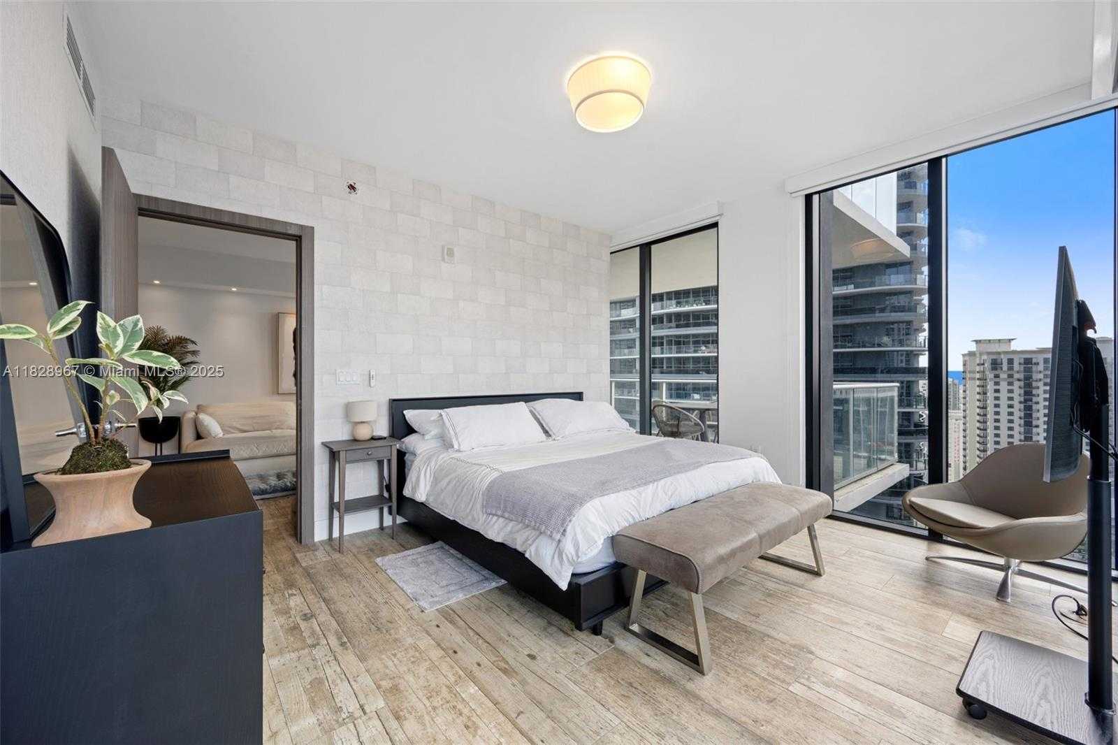 Small Image of 1010 BRICKELL AVE #3411, Miami Number 12