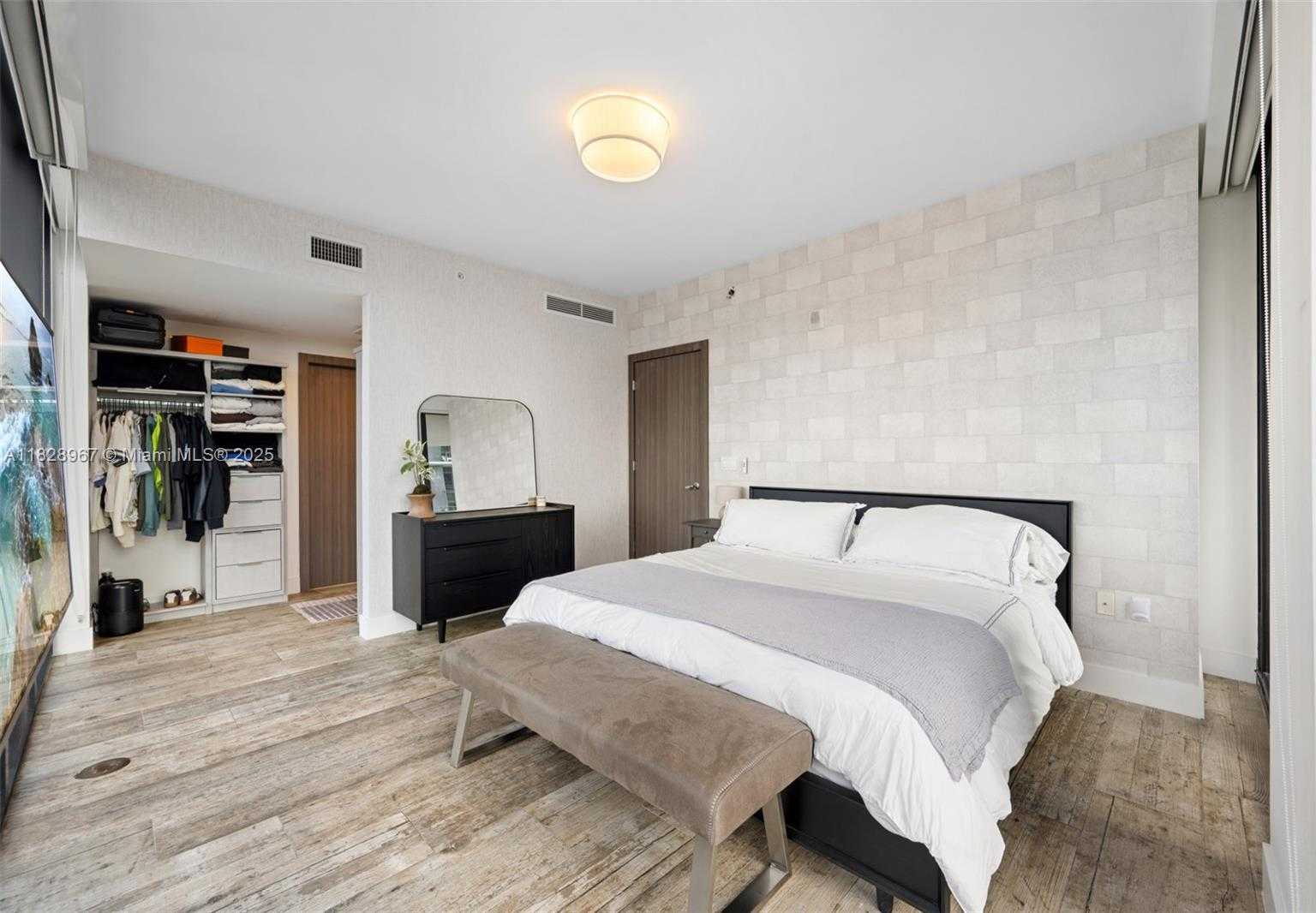 Small Image of 1010 BRICKELL AVE #3411, Miami Number 14
