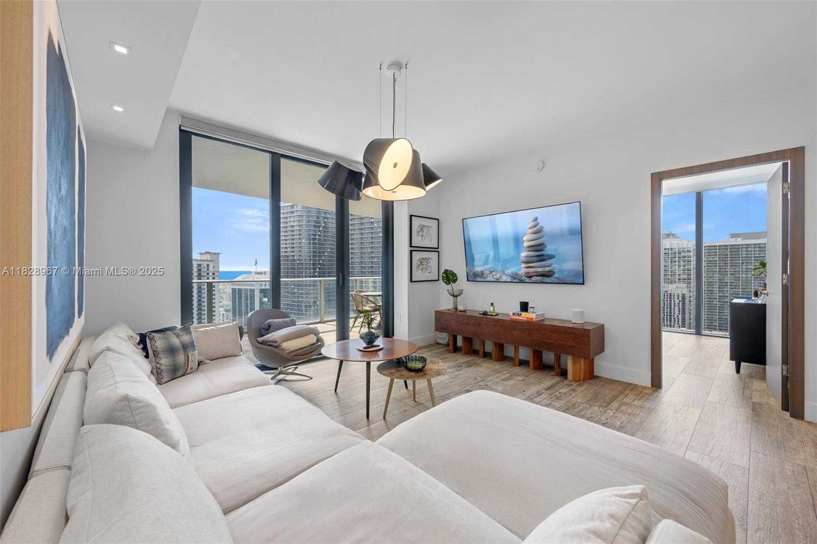 Small Image of 1010 BRICKELL AVE #3411, Miami Number 2