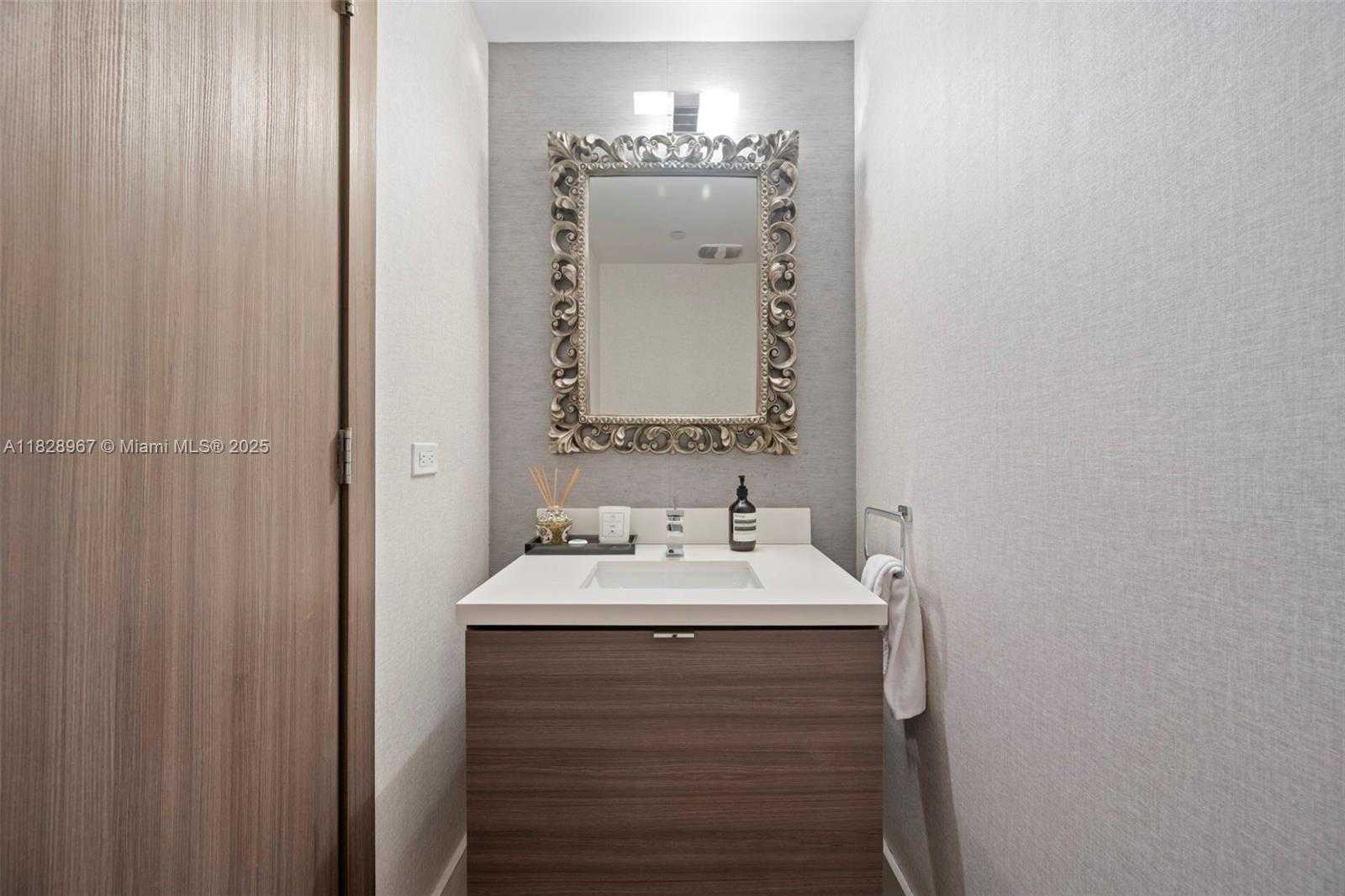 Small Image of 1010 BRICKELL AVE #3411, Miami Number 20