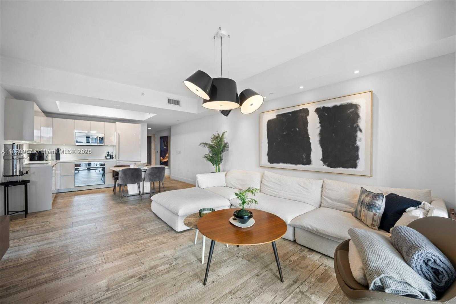 Small Image of 1010 BRICKELL AVE #3411, Miami Number 5