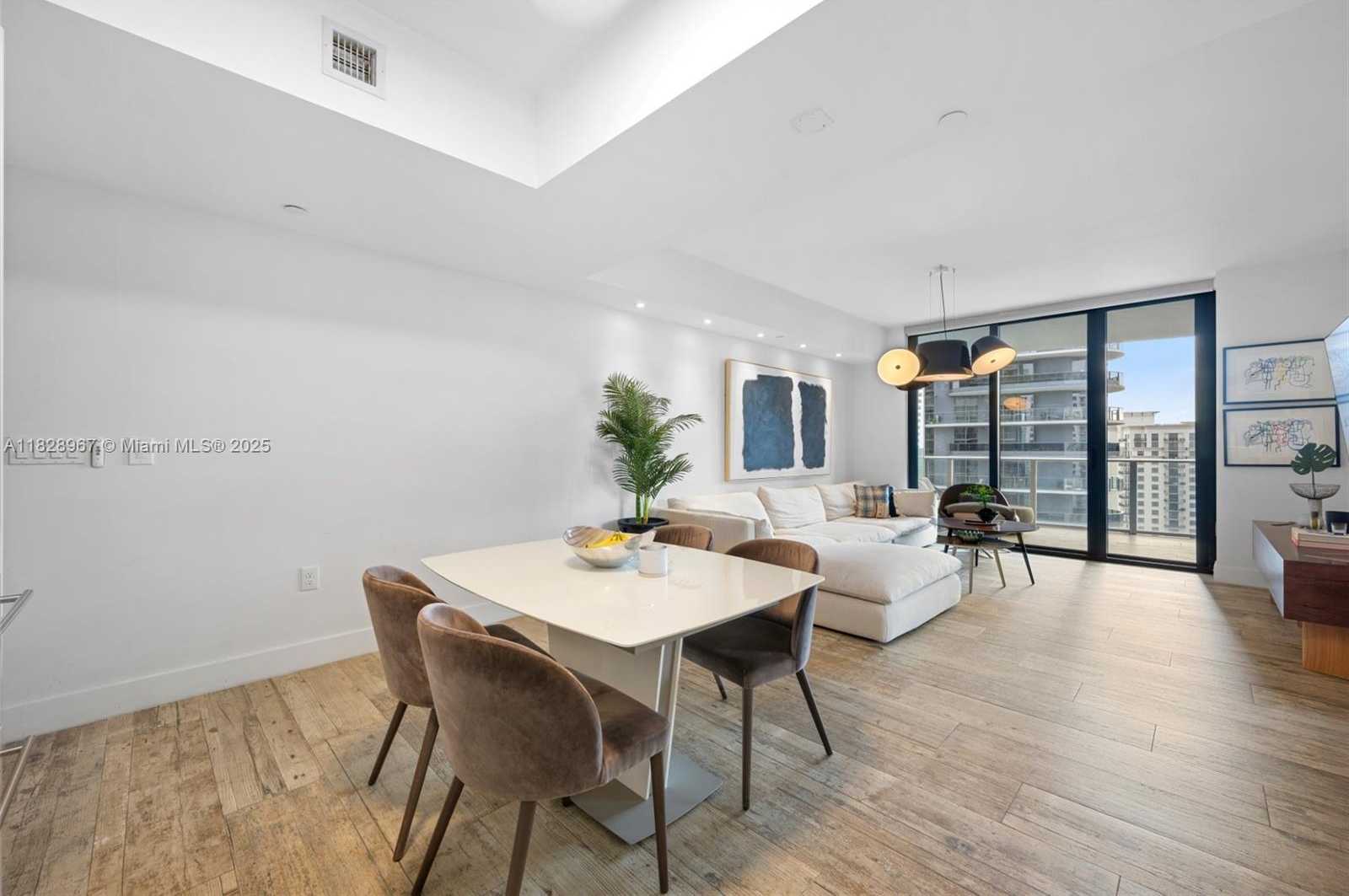 Small Image of 1010 BRICKELL AVE #3411, Miami Number 9