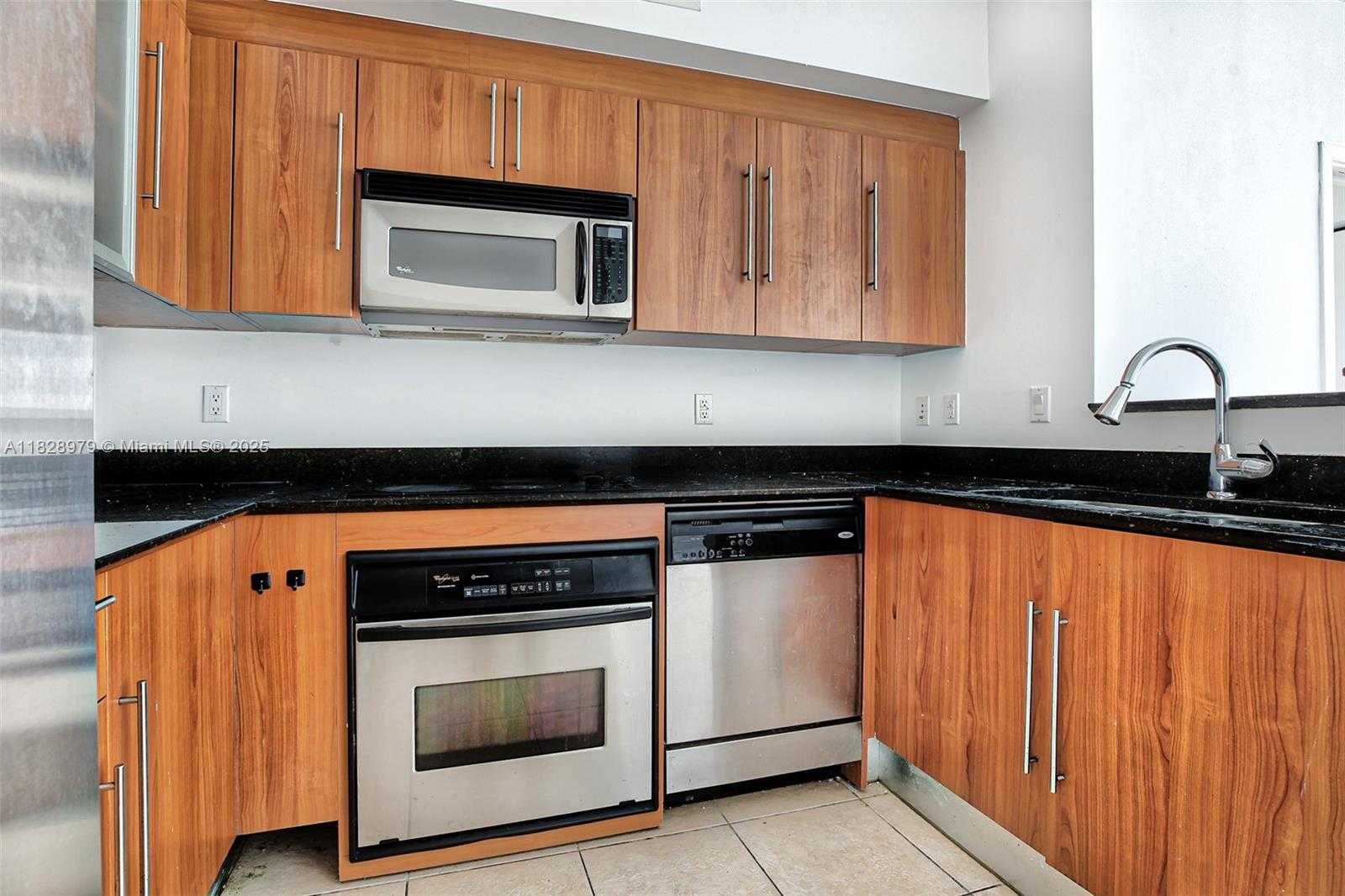 Small Image of 335 SOUTH BISCAYNE BLVD #1700, Miami Number 10