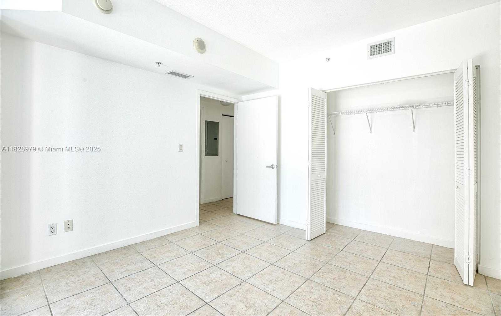 Small Image of 335 SOUTH BISCAYNE BLVD #1700, Miami Number 13